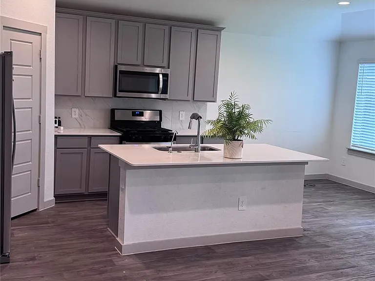 7807 Cattleman Valley Dr — Photo 3