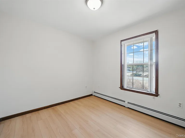 30 Shore Blvd — Photo 23