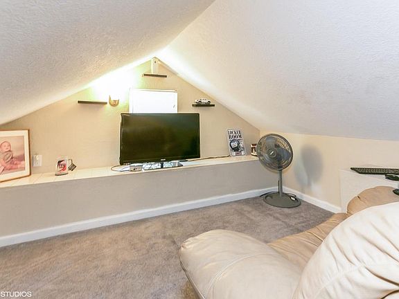4th image of 808 N Palmway