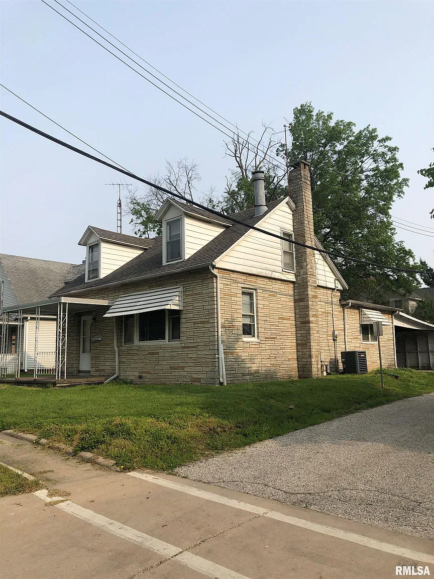 600 W Calhoun St photo 1