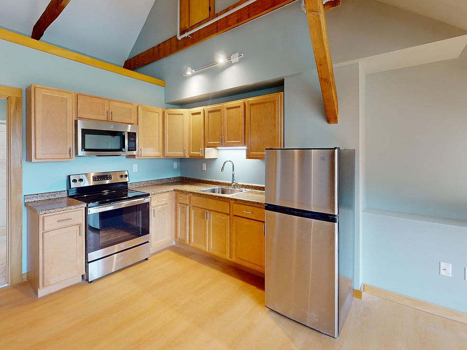 2nd image of 7 Bank St #3
