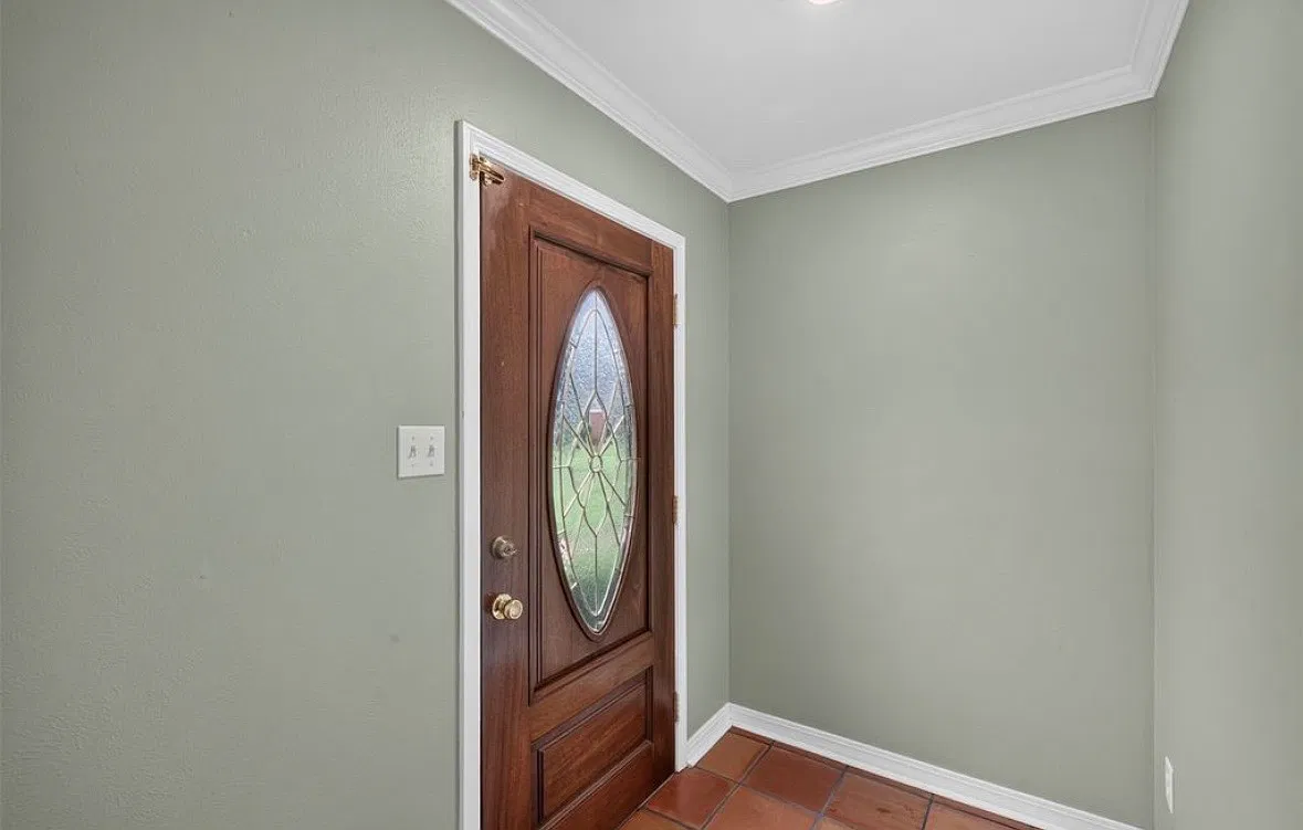 3 bed, 2.5 bath, 1699 sqft, $1,900 — Photo 1