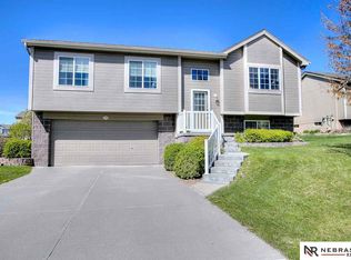 1708 Southview Dr, Papillion, NE 68046