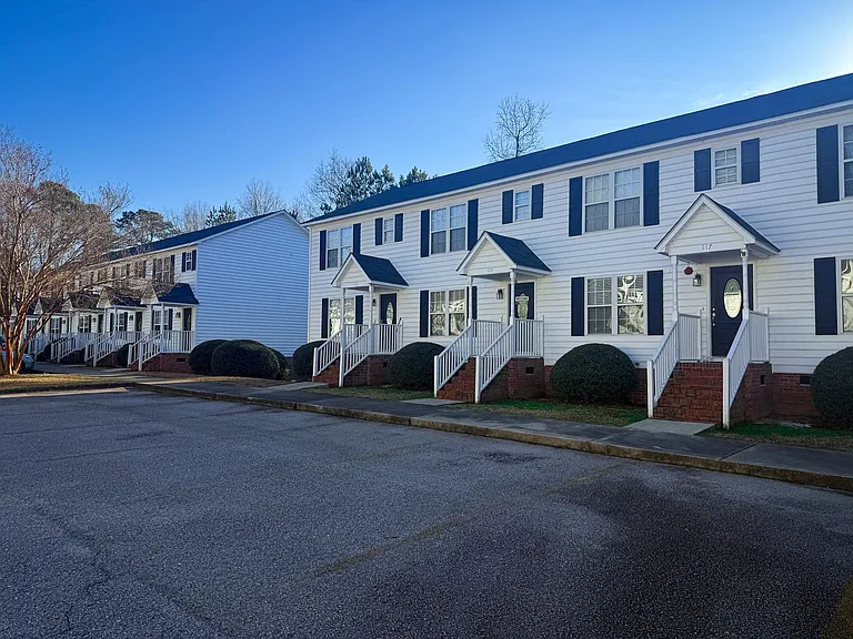 Cambridge Apartments — Photo 2