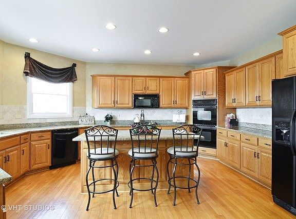 4th image of 297 Joshua Dr