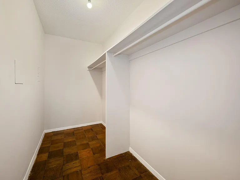 4515 Willard Ave #720S — Photo 8