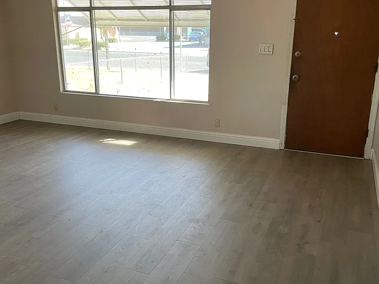 2404 Strivens Ave — Photo 2