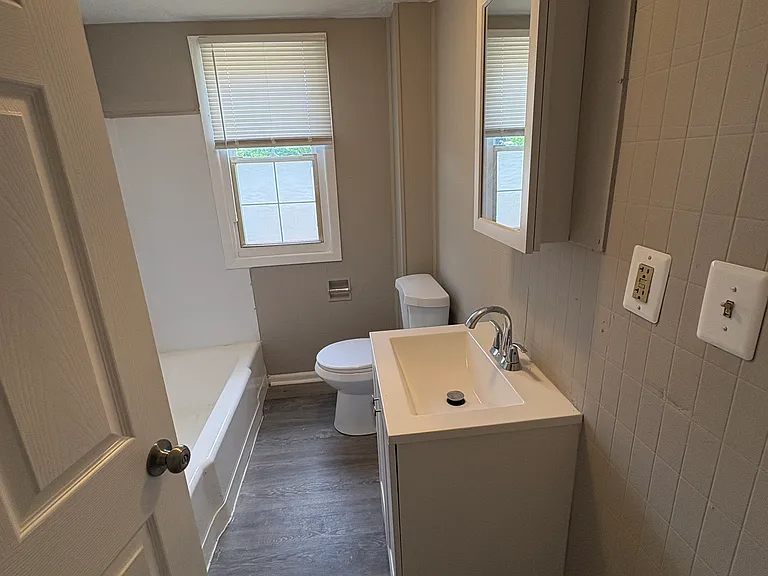 1254 Leeser Ave — Photo 8