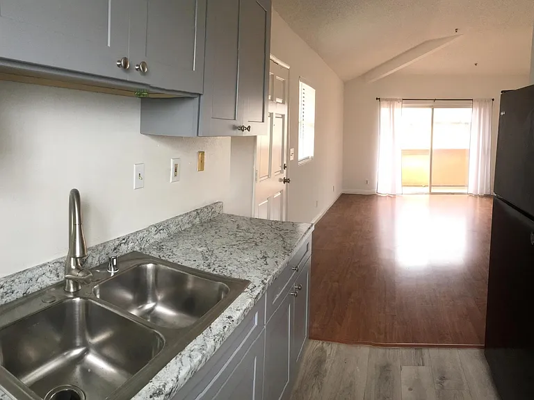 596 Victoria St #A201 — Photo 21