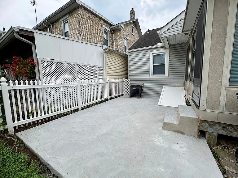 423 W Penn St — Photo 29