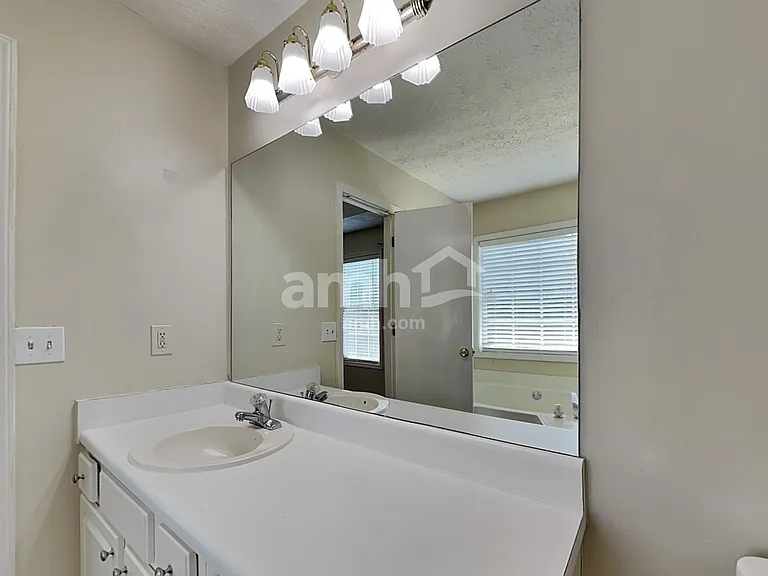 740 Chatham Park Dr — Photo 11