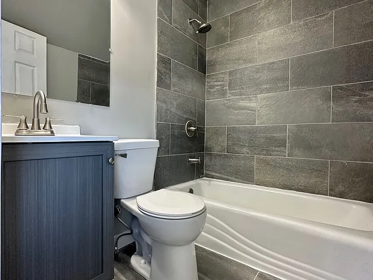 587 Charles Ave — Photo 10
