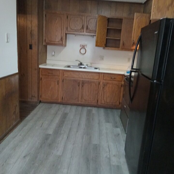 2nd image of 617 E Rose St