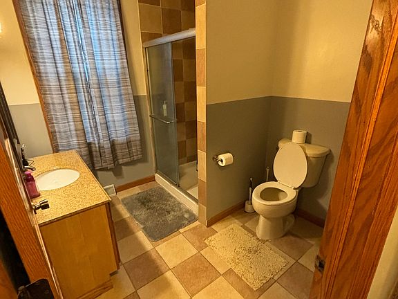 4th image of 802 N Van Buren St #3-7