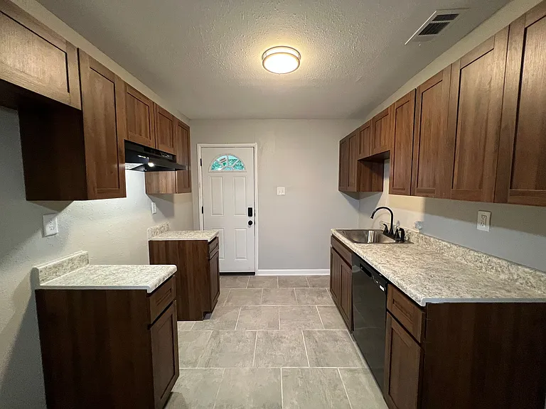3014 Waynoka Ave — Photo 2