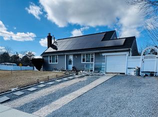 326 Randall Rd, Ridge, NY 11961