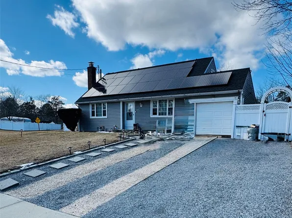 326 Randall Road, Ridge, NY 11961
