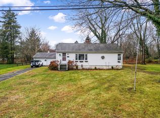 7 Ives Pl, Guilford, CT 06437
