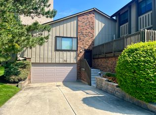 32 Portwine Rd, Willowbrook, IL 60527