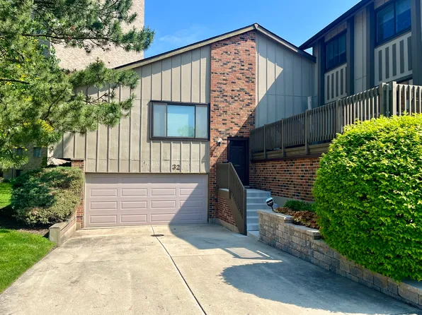 32 Portwine Rd, Willowbrook, IL 60527