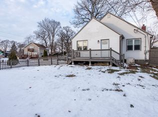 33715 N Lake Shore Dr, Grayslake, IL