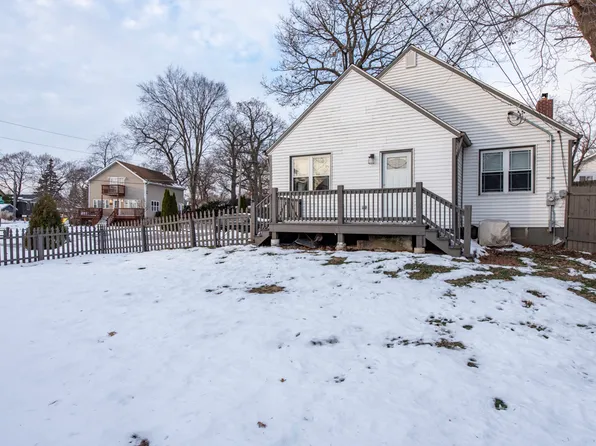 33715 N Lake Shore Dr, Grayslake, IL 60030