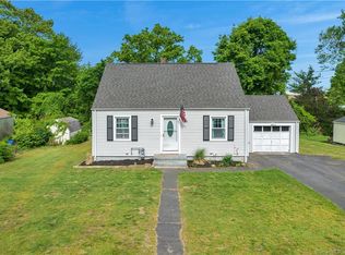 8 Belvedere Rd, North Haven, CT 06473