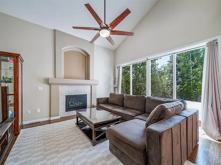 1011 S Valentia St #81 — Photo 5