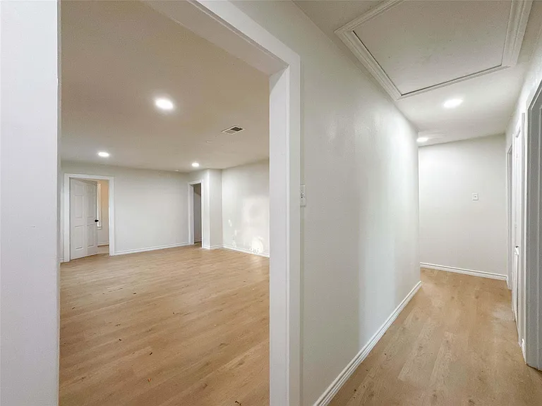 703 Texas Ave — Photo 10