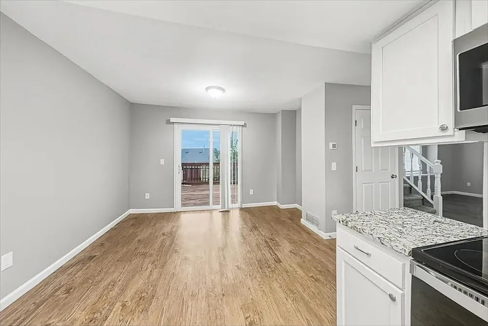 4 bed, 2.5 bath, 1902 sqft, $2,979 — Photo 2