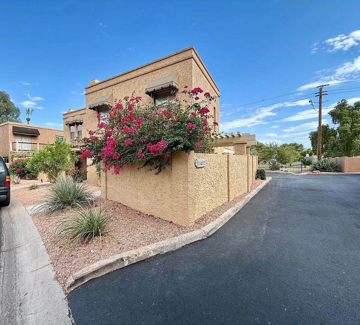 2 bed, 1.0 bath, 1060 sqft, $1,599 — Photo 2