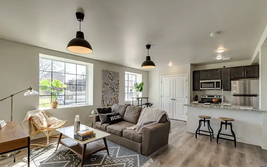 Bethune Lofts — Photo 2