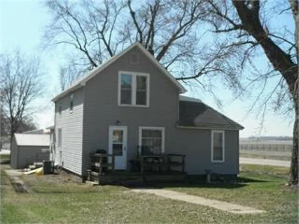 606 W Olive St, Graettinger, IA 51342