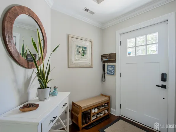 20 Waverly St, Keyport, NJ 07735