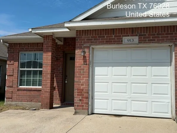 913 Walnut St, Burleson, TX 76028