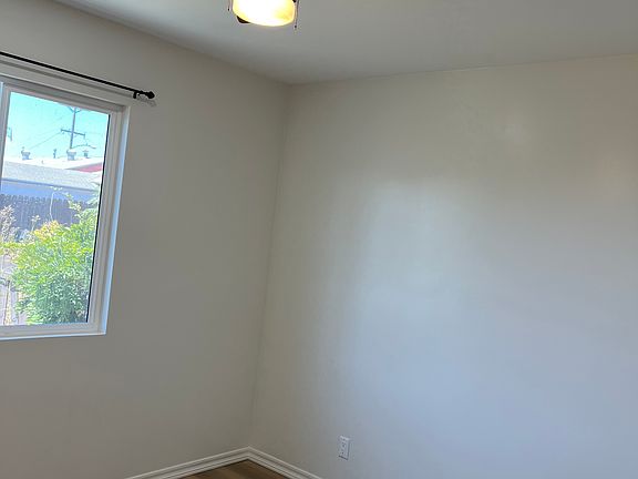 5th image of 1524 E 5th St