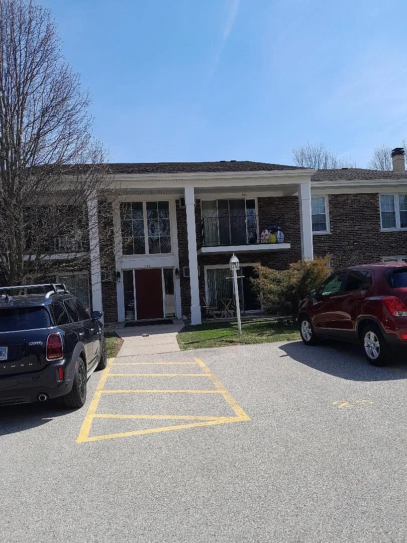 2 bed, 936 sqft, $2,300 — Photo 1
