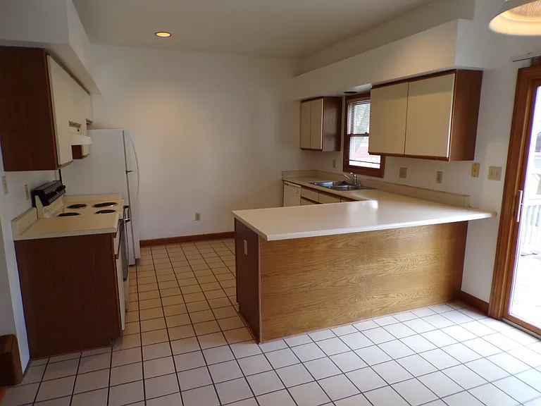 76 W Hubbard Ave — Photo 8