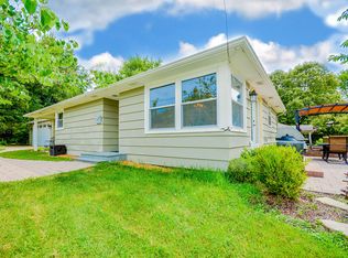 801 S 1st St, Dundee, IL 60118