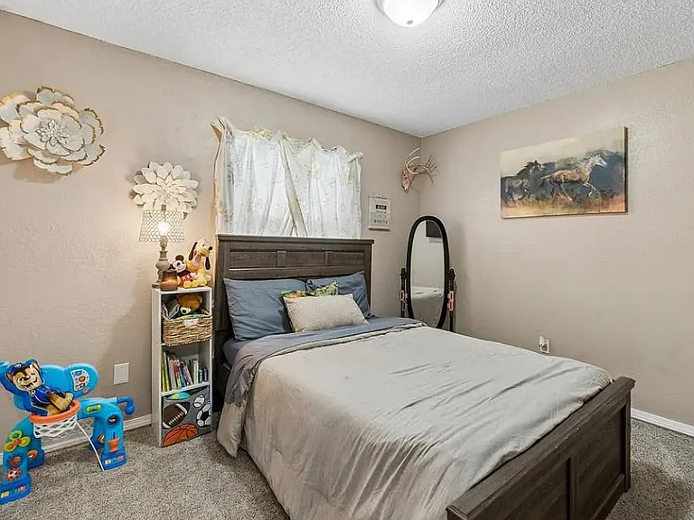 3108 Gwendolyn Ln — Photo 1