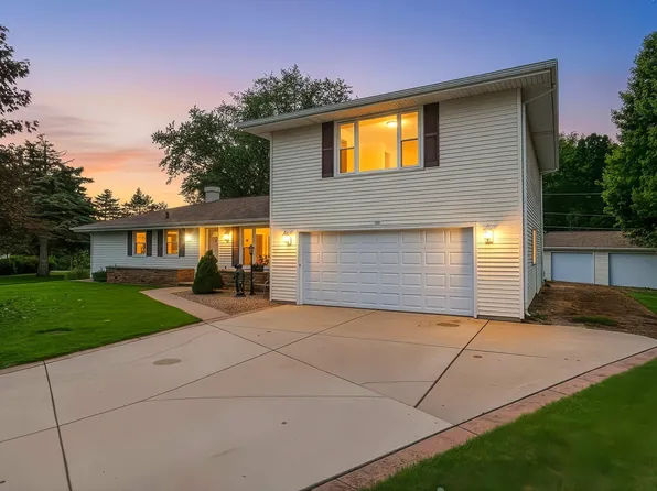 2931 Brookview Dr, Green Bay, WI 54313