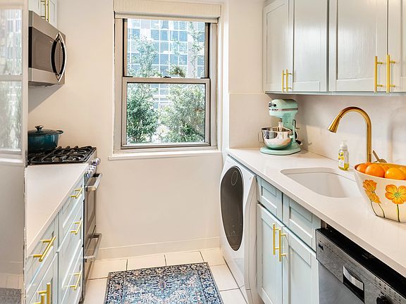 4th image of 330 E 49th St APT 14E