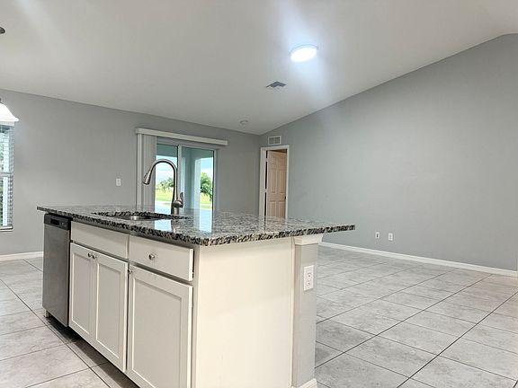 4th image of 3803 NE 9th Pl