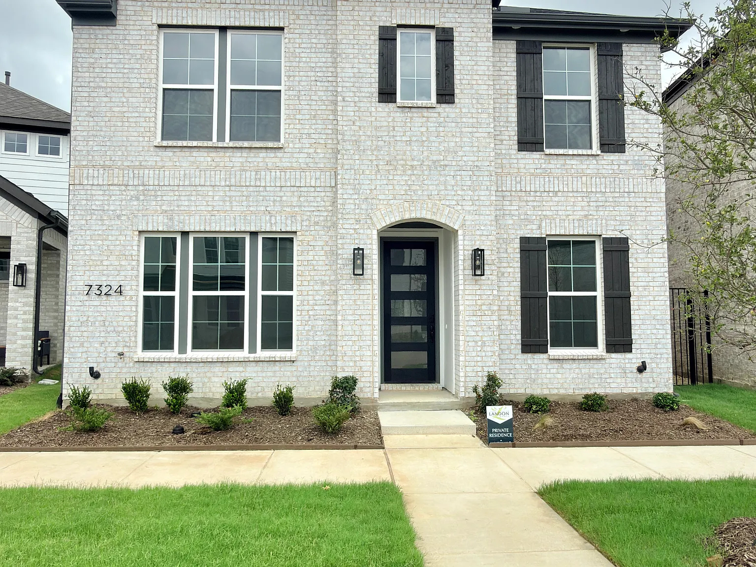 4 bed, 2512 sqft, $3,900 — Photo 1