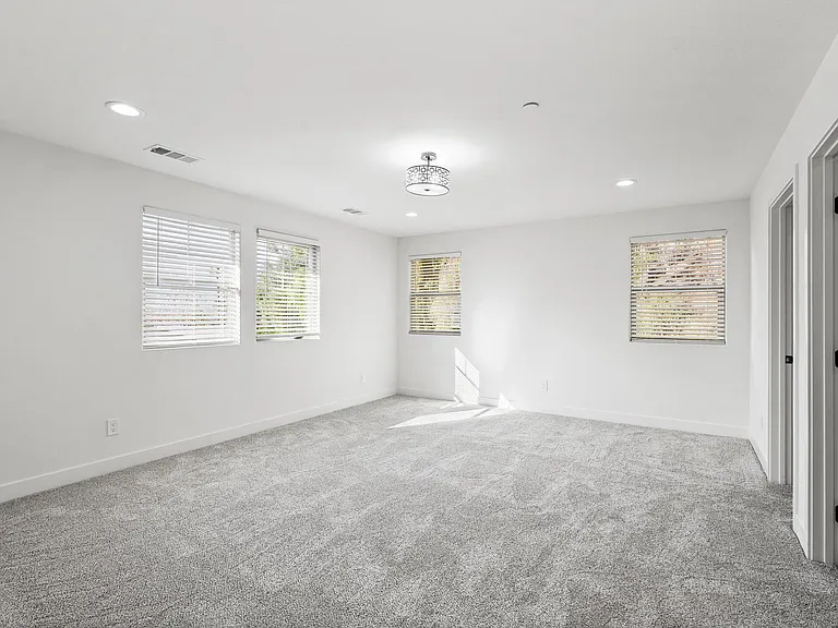 915 E Central Ave — Photo 13