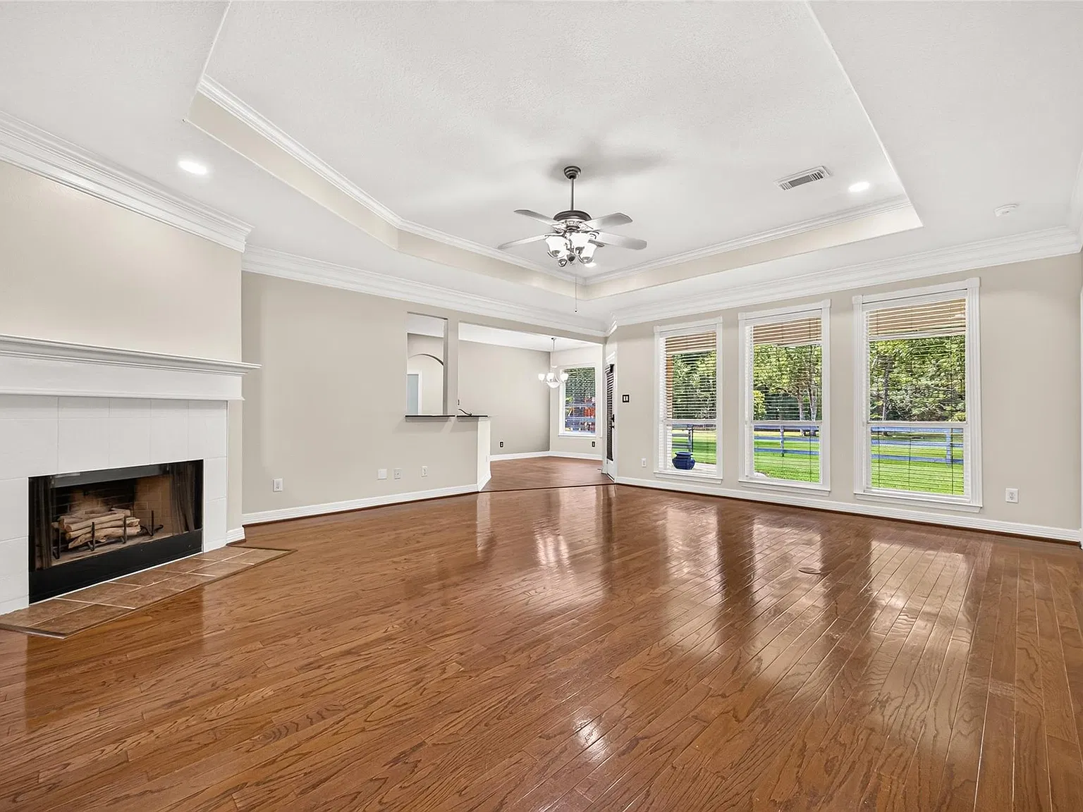 4 bed, 3.5 bath, 3540 sqft, $4,300 — Photo 3