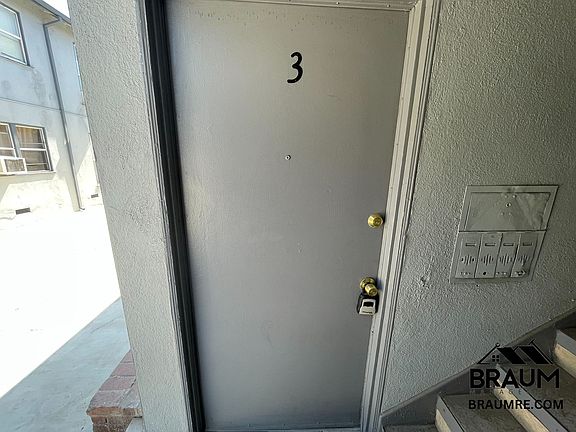 5th image of 7333 Woodman Ave APT 3
