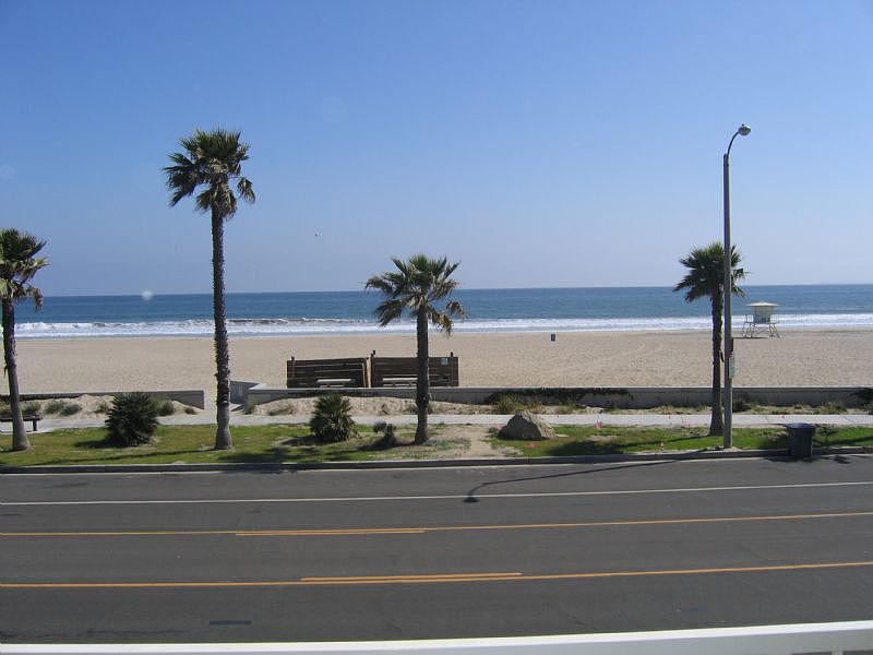 1st image of 368 E Surfside Dr