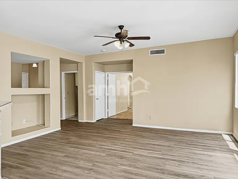 1513 W Islington Ave — Photo 7