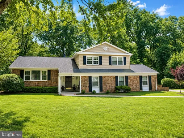 1715 Fox Run Ct, Vienna, VA 22182